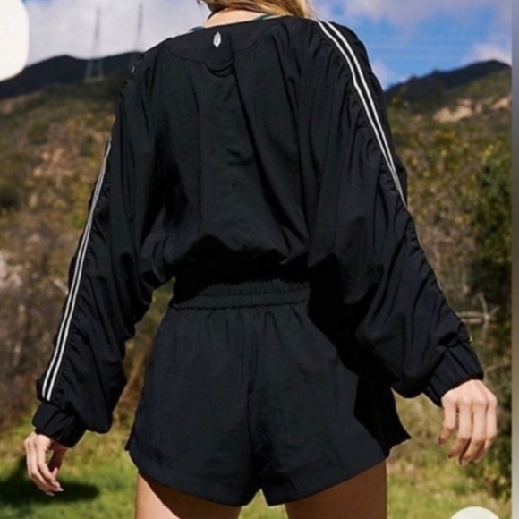 Free People Movement Rory Romper Black Tracksuit Shorts Long sleeves - Picture 1 of 11